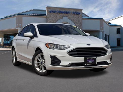 Used 2019 Ford Fusion SE image 1