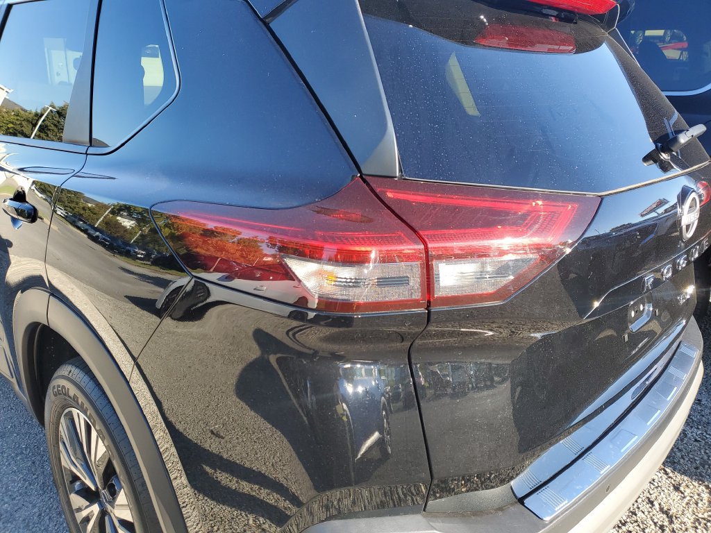 Certified 2023 Nissan Rogue SV w/ SV Premium B Package AWD/4WD image 16