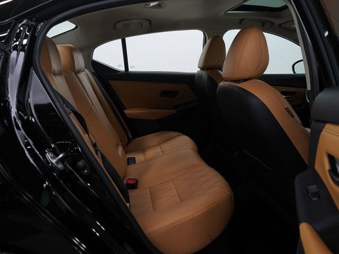 Used 2025 Nissan Sentra SV w/ SV Premium Package image 10