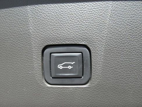Used 2023 Chevrolet Traverse LT w/ LT Premium Package AWD/4WD image 35