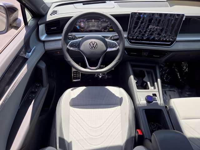 New 2026 Volkswagen Tiguan SE R-Line FWD image 9