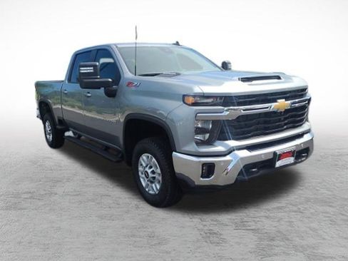 Used 2025 Chevrolet Silverado 2500 LT w/ Safety Package AWD/4WD image 3