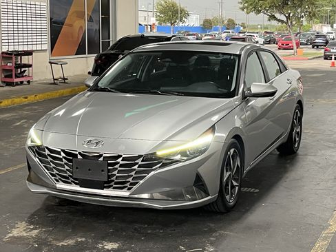 Used 2021 Hyundai Elantra SEL w/ Convenience + Premium Package FWD image 5