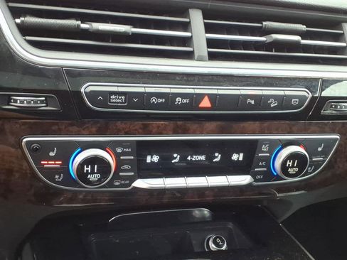 Used 2018 Audi Q7 3.0T Prestige w/ Prestige Package image 18