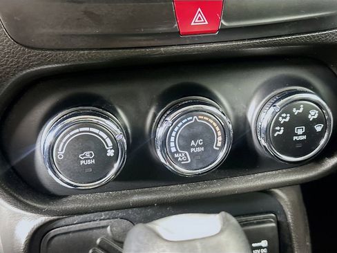 Used 2017 Jeep Renegade Sport w/ Power & Air Group image 15