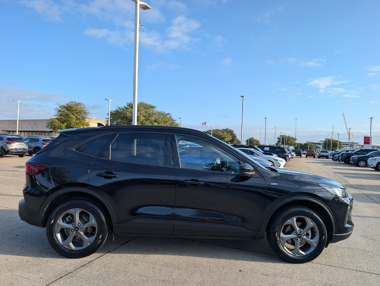 Used 2025 Ford Escape ST-Line Select AWD/4WD image 3