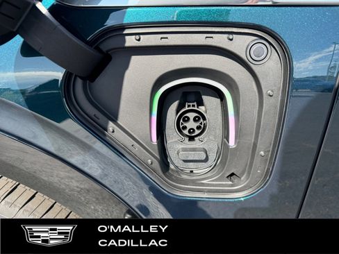 New 2026 Cadillac Vistiq Luxury w/ LPO, Floor Liner Package image 23