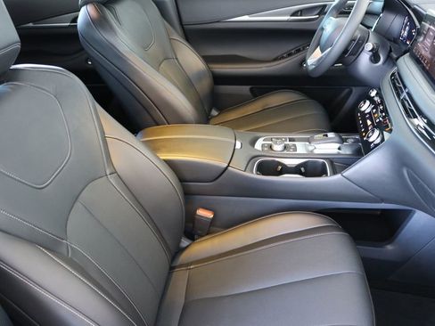 Certified 2025 INFINITI QX60 Luxe w/ Vision Package image 40