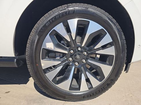 Used 2025 Ford Expedition Platinum w/ Driver's Package image 37