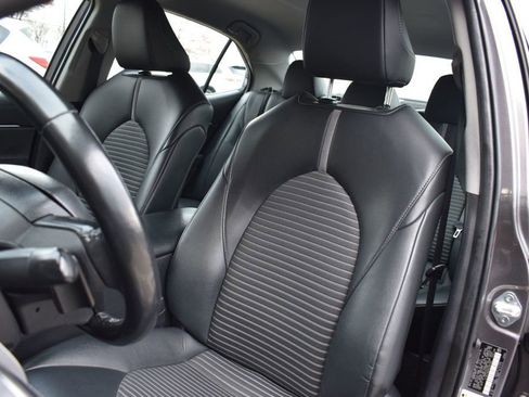 Used 2023 Toyota Camry SE image 14