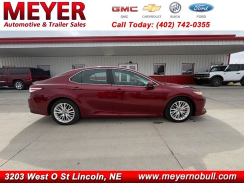 Used 2018 Toyota Camry XLE image 1