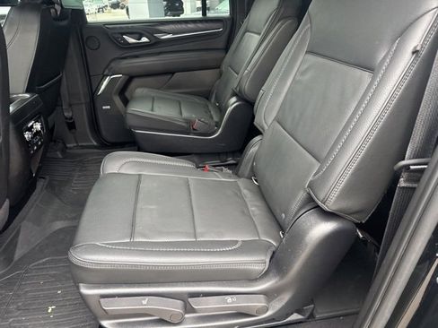 Used 2022 GMC Yukon XL Denali w/ Denali Ultimate Package image 11