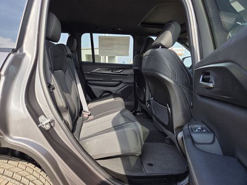 New 2026 Jeep Grand Cherokee Laredo X image 17