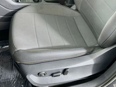 Used 2024 Volkswagen Taos SE image 26