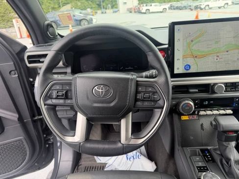 Certified 2025 Toyota 4Runner TRD Off-Road Premium AWD/4WD image 17