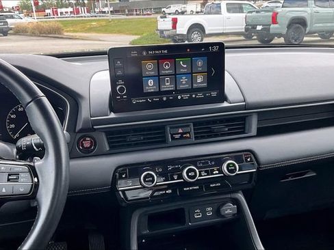 Used 2023 Honda Pilot Touring image 8