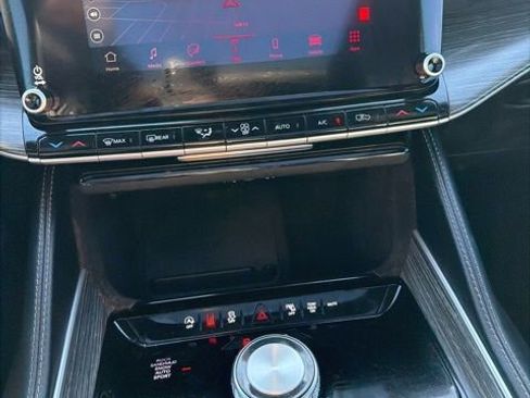 Used 2024 Jeep Wagoneer Series II w/ Premium Group I image 7