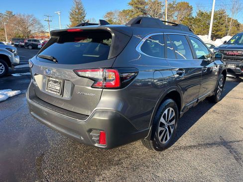 Used 2020 Subaru Outback Premium image 3