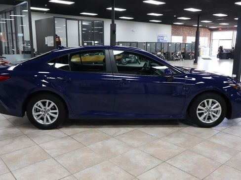 Used 2025 Toyota Camry LE image 6