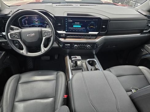 Used 2024 Chevrolet Silverado 1500 LT Trail Boss w/ LT Trail Boss Premium Package AWD/4WD image 15