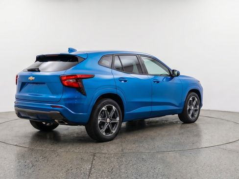 Used 2025 Chevrolet Blazer LT image 9