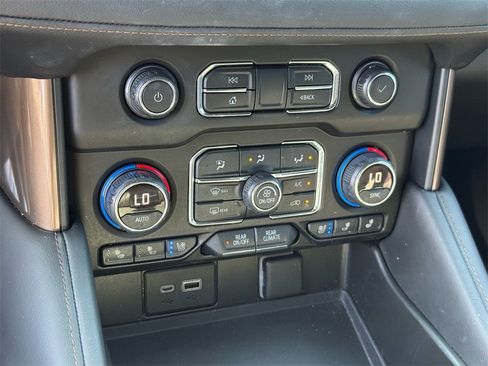 Used 2021 Chevrolet Tahoe High Country image 33