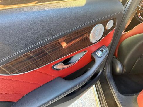 Used 2015 Mercedes-Benz C 300 Sedan image 5