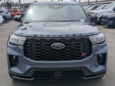 Used 2025 Ford Explorer ST AWD/4WD image 6