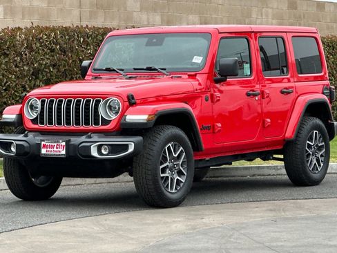 Used 2025 Jeep Wrangler Unlimited Sahara AWD/4WD image 8