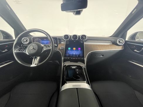 Used 2025 Mercedes-Benz GLC 300 image 11