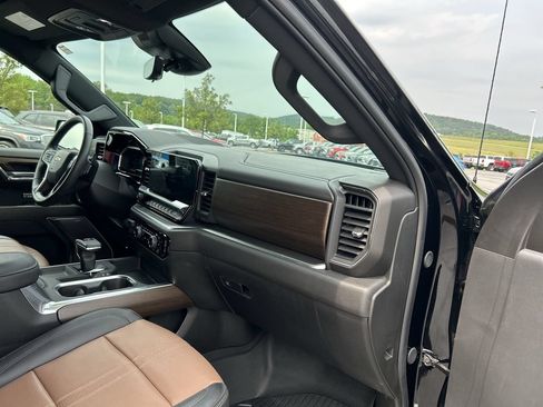 Used 2024 Chevrolet Silverado 1500 High Country w/ Technology Package AWD/4WD image 17