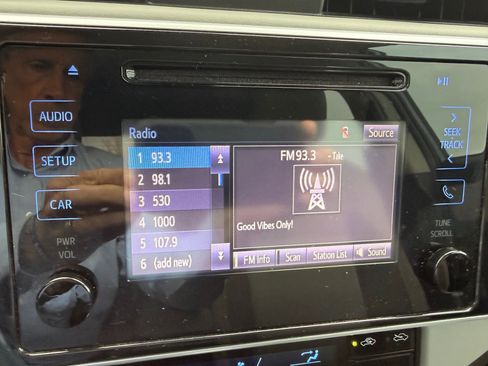 Used 2019 Toyota Corolla LE image 12