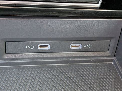 Used 2025 Volkswagen Atlas SE image 24