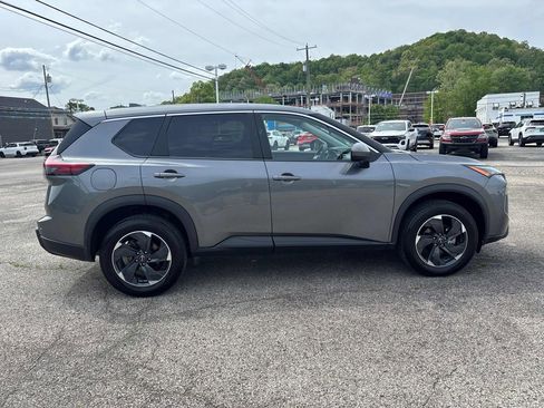 Used 2024 Nissan Rogue SV AWD/4WD image 6