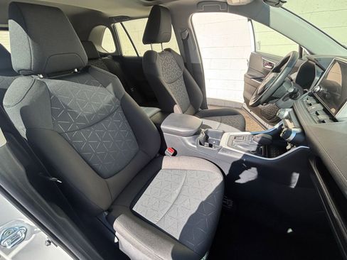 Used 2025 Toyota RAV4 XLE image 36