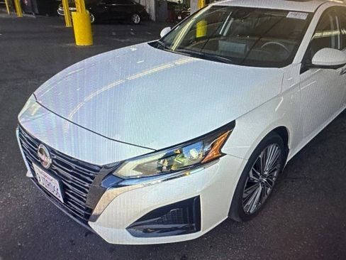 Used 2023 Nissan Altima 2.5 SL AWD/4WD image 3