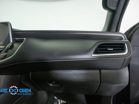 Used 2023 GMC Yukon XL AT4 w/ AT4 Premium Package AWD/4WD image 43