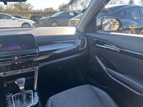 Used 2025 Kia Seltos S image 36