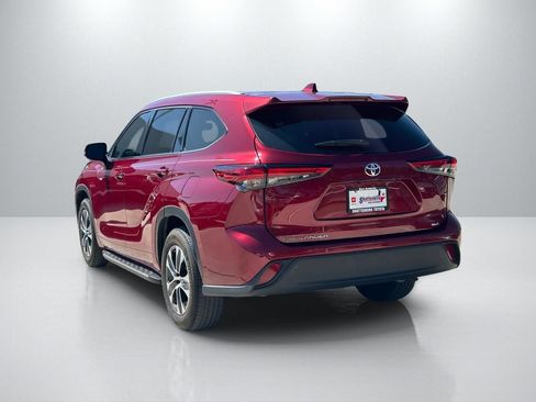 Used 2022 Toyota Highlander XLE FWD image 7