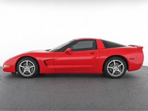 Used 2004 Chevrolet Corvette Coupe w/ Preferred Equipment Group RWD image 3