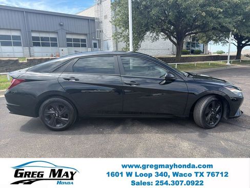 Used 2023 Hyundai Elantra SEL w/ Cargo Package FWD image 2