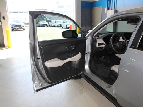 Used 2025 Honda HR-V LX image 7