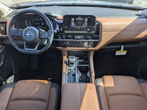 New 2025 Nissan Pathfinder Platinum image 14