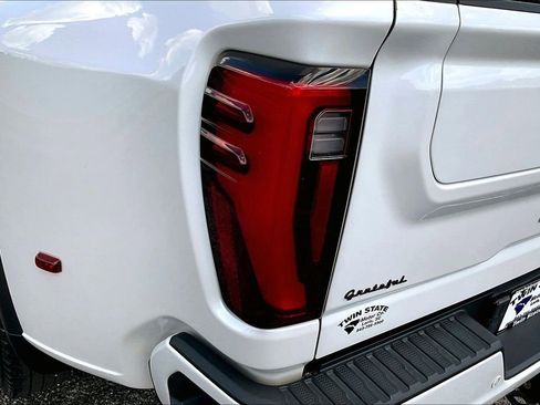 Used 2024 GMC Sierra 3500 Denali w/ Denali Reserve Package AWD/4WD image 26
