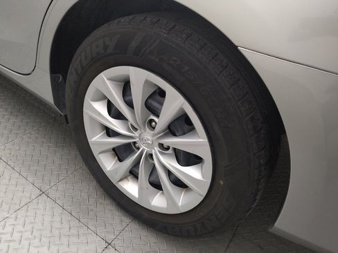 Used 2015 Toyota Camry LE FWD image 31