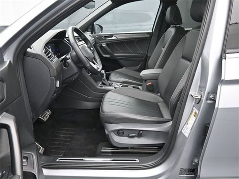 Used 2022 Volkswagen Tiguan SE R-Line image 24
