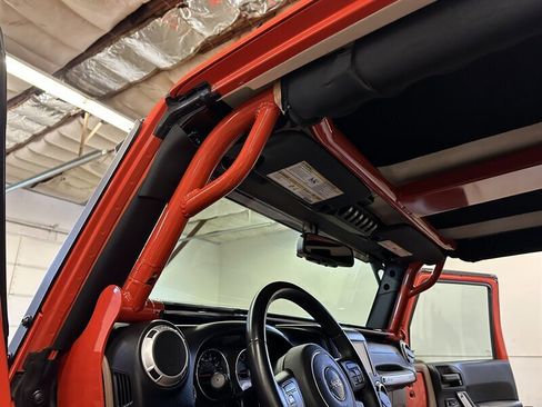 Used 2015 Jeep Wrangler Rubicon w/ Power Convenience Group image 20