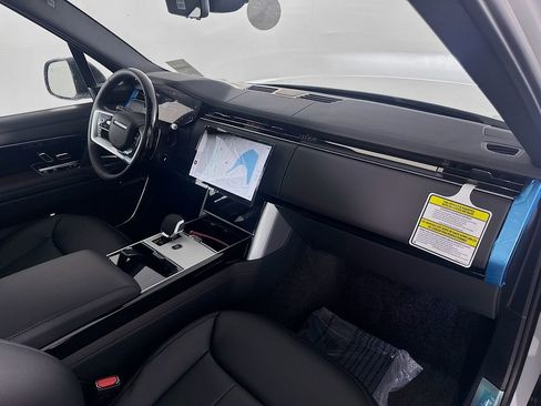 Used 2025 Land Rover Range Rover SE image 29
