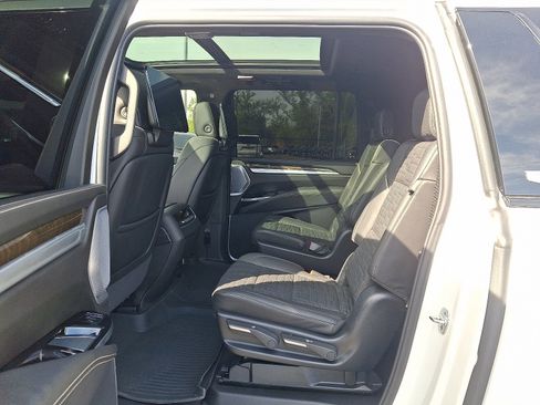 Used 2025 Cadillac Escalade ESV Sport Platinum w/ LPO, Floor Liner Package AWD/4WD image 23