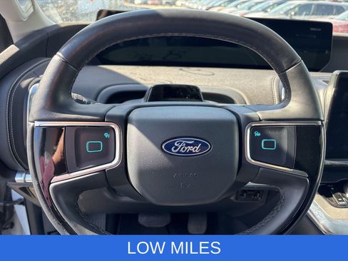 Used 2025 Ford Expedition Max Platinum image 11